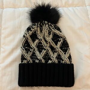 Hat Knit Black & White Pom Pom